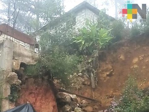 Paso de FF 7 en Huayacocotla provoca derrumbes y filtraciones en escuela y clínica