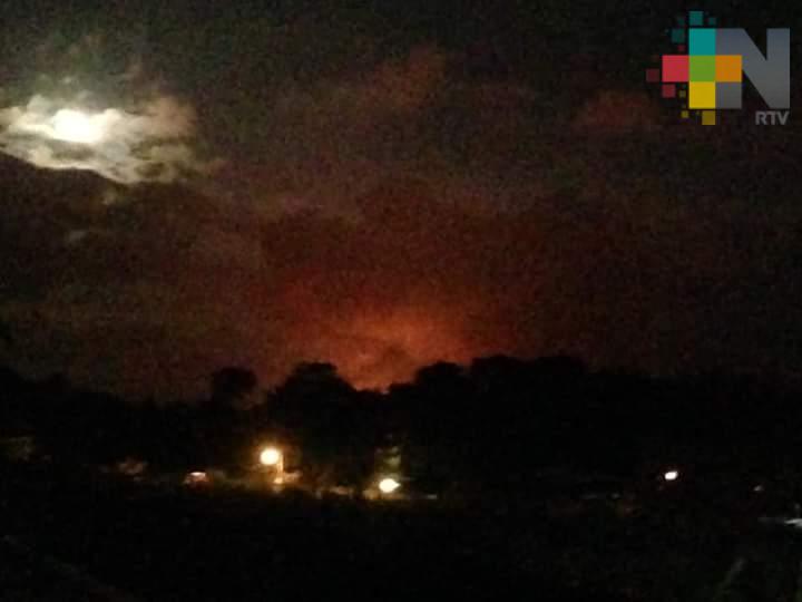 Fuga en ductos de Pemex provoca incendio en Amatlán de los Reyes