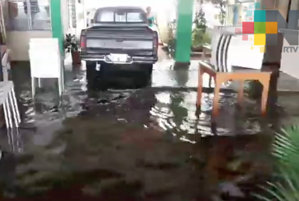 Laguna de Catemaco desbordada afecta a más de 30 establecimientos