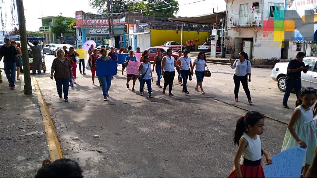 Marchan en Nanchital para exigir a Pemex responda por derrame de hidrocarburo