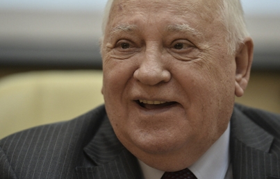 Gorbachov asevera que ya comenzó una nueva carrera armamentista nuclear