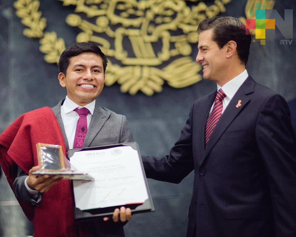 Veracruzano recibe Premio Nacional de la Juventud 2018