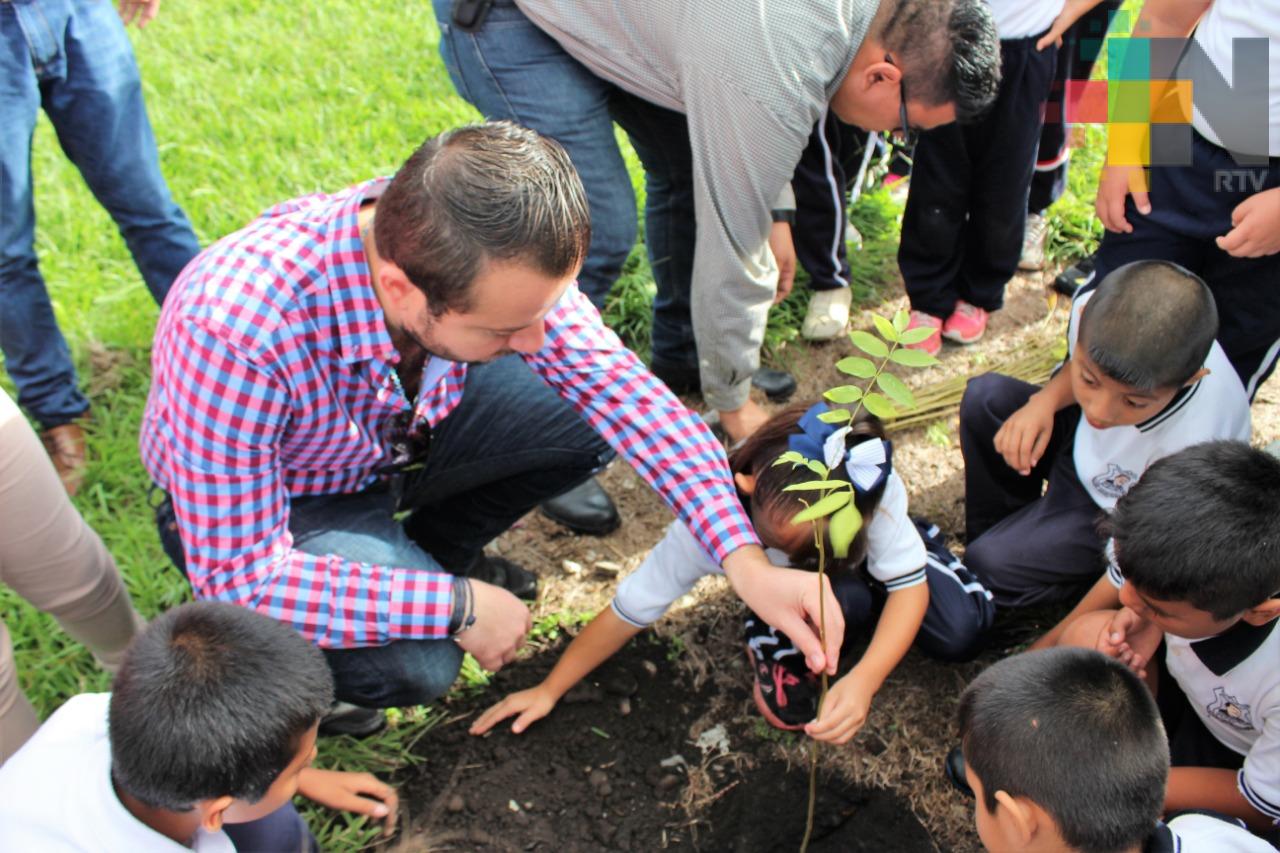 Inician campaña de reforestación en las escuelas del municipio de Yanga
