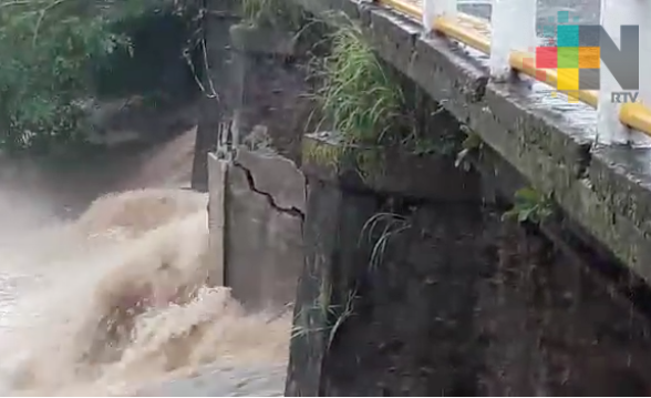 Registra fractura el puente de Río Grande de Santiago Tuxtla