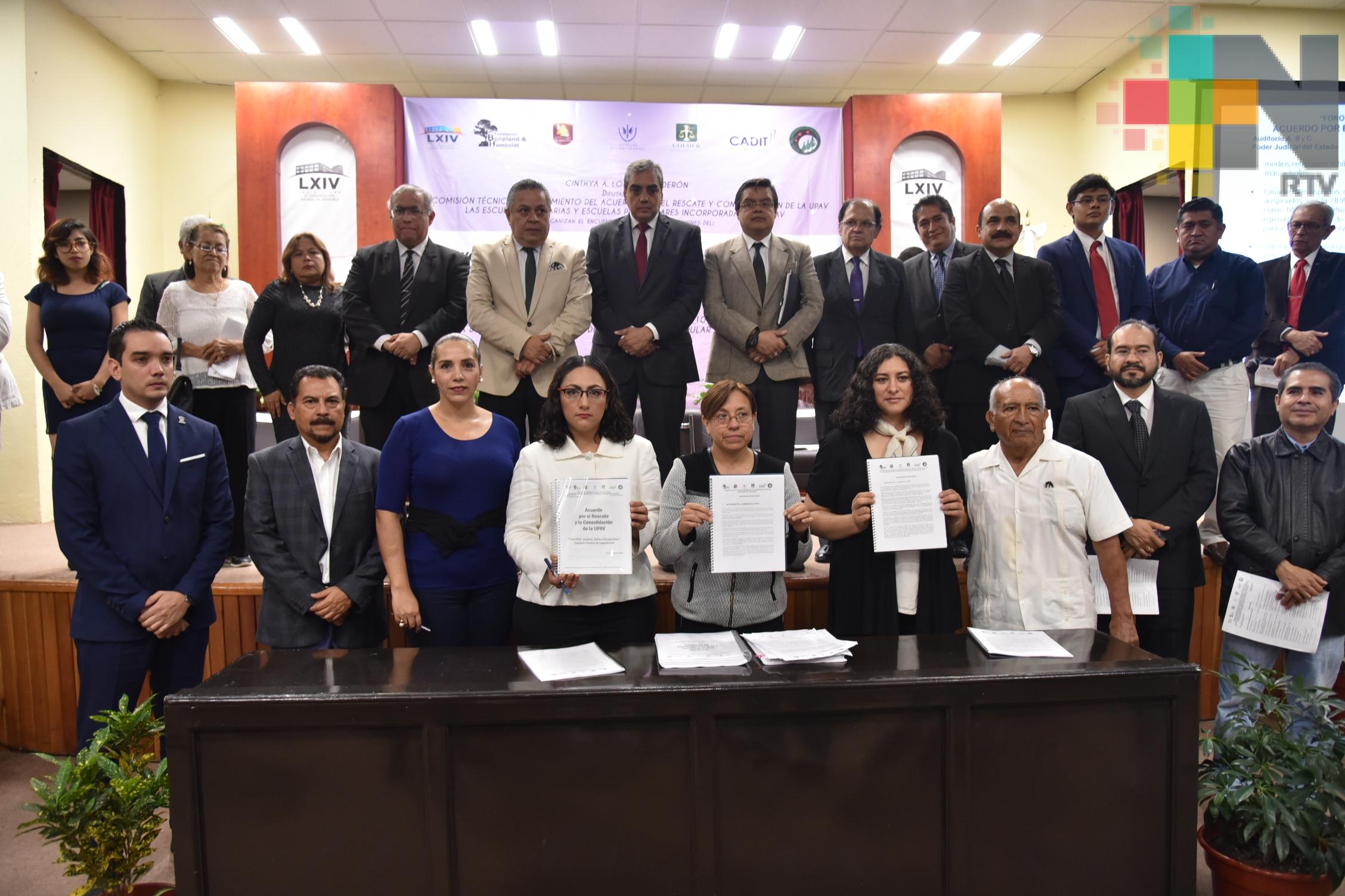 Recibe diputada Cinthya Lobato acuerdos para el rescate de la UPAV