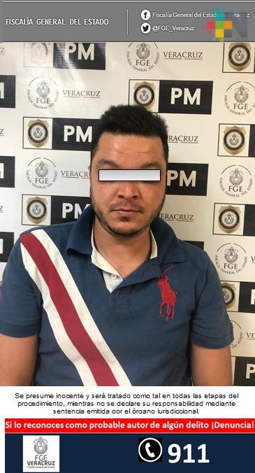 Detienen e imputan a probable responsable de robo agravado a comercio, en Xalapa