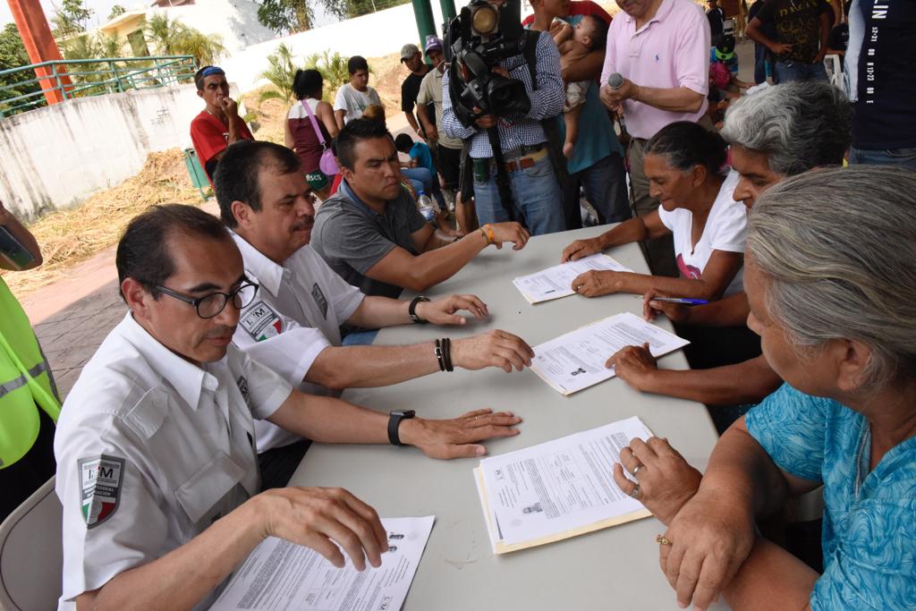 Más de 100 centroamericanos se benefician con la entrega de los primeros permisos laborales