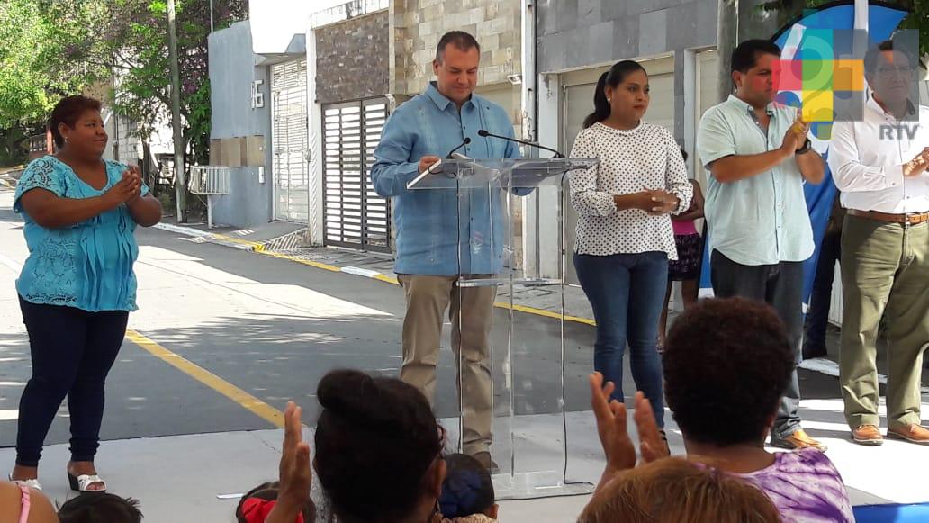 Alcalde entrega remodelación de calles de Boca del Río