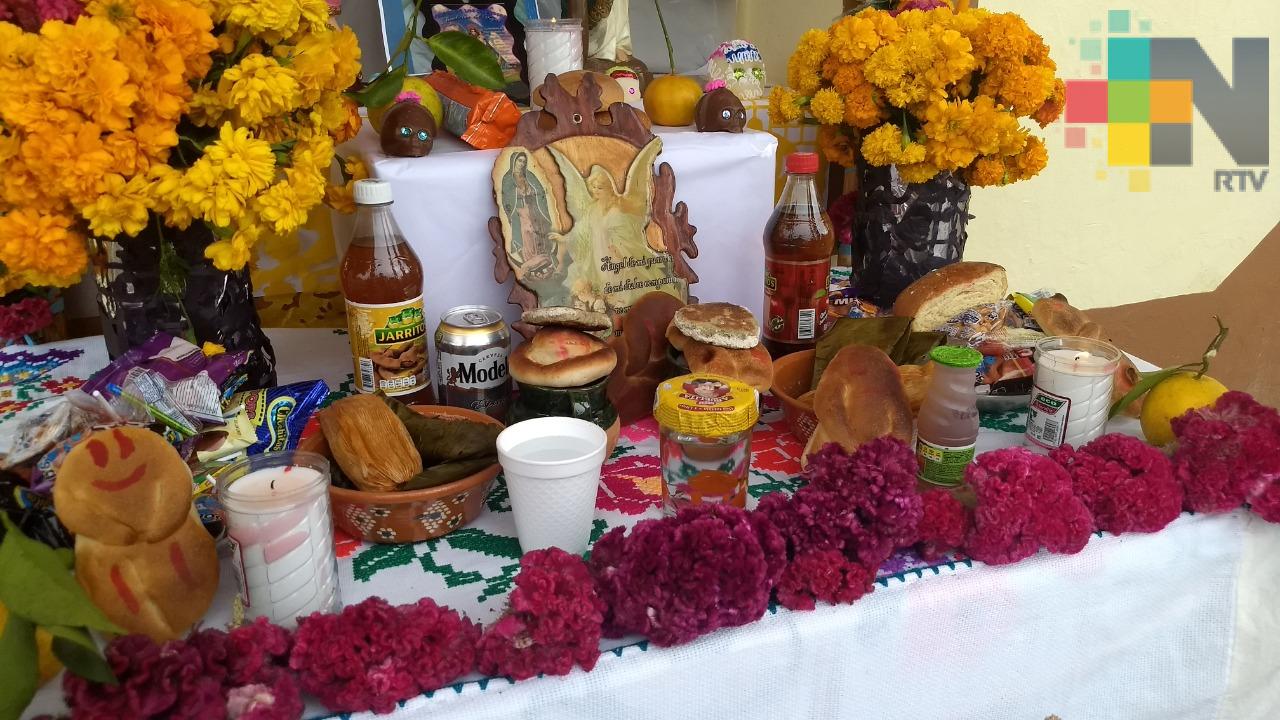 Ofrecen las primeras ofrendas a los difuntos, en Tantoyuca