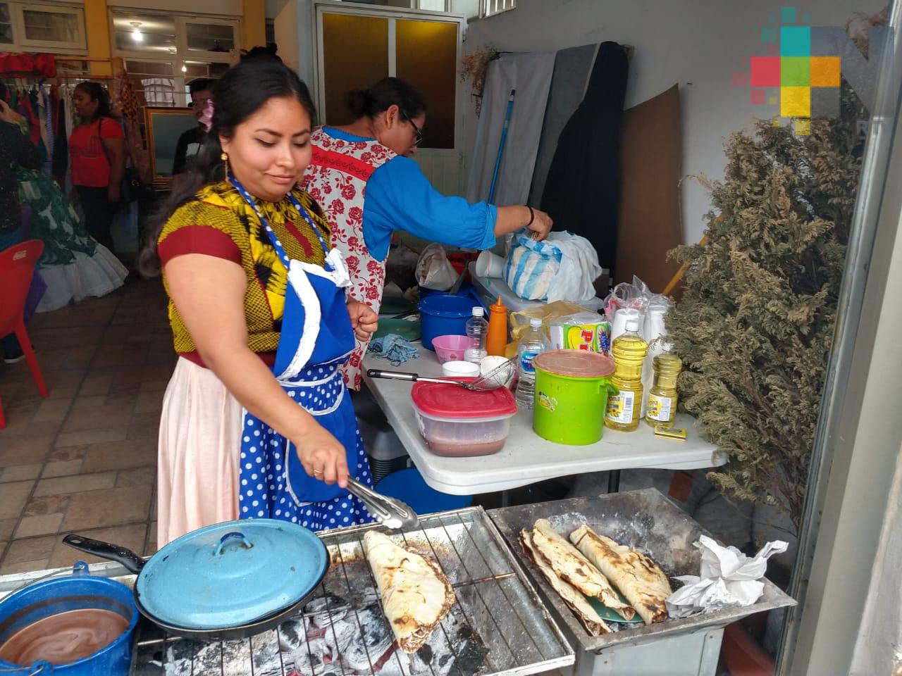 Gastronomía y artesanías oaxaqueñas llegaron a Xalapa este sábado