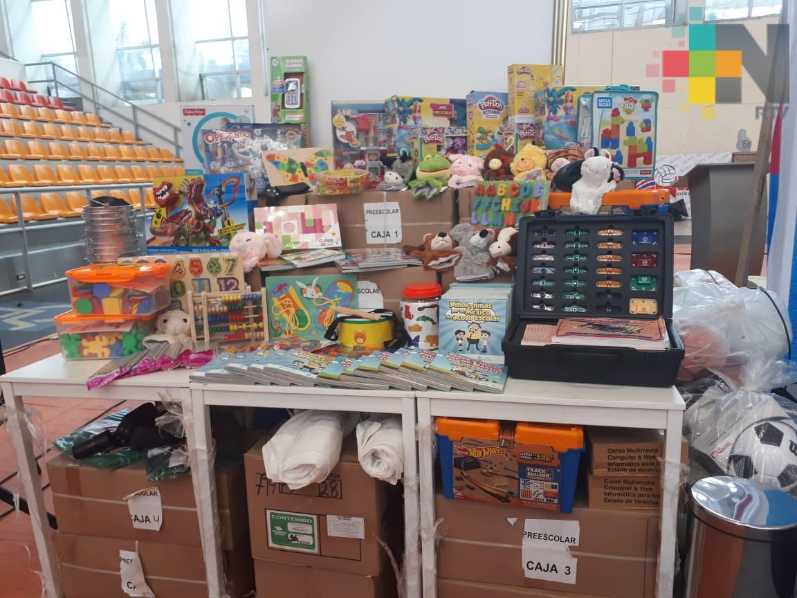 DIF y ayuntamiento de Veracruz entregan artículos escolares a escuelas del municipio