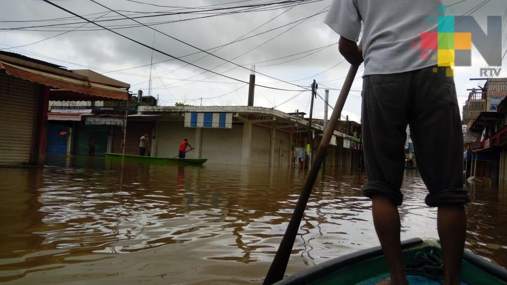 La actividad económica continúa a pesar de inundaciones en Minatitlán
