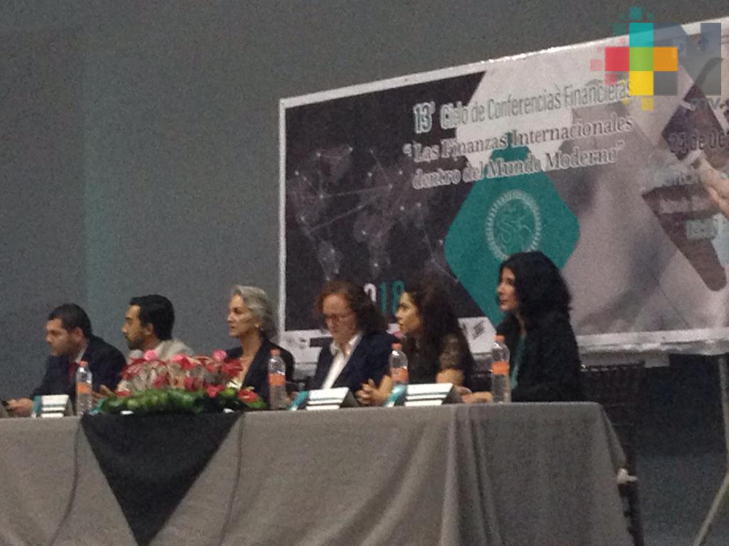 Imparten un ciclo de conferencias financieras en FCAS de la UV