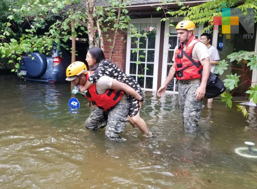 Pence se compromete a reactivar áreas diezmadas por huracán Michael