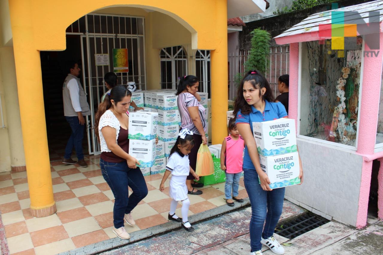 En Yanga entregan despensas a madres solteras