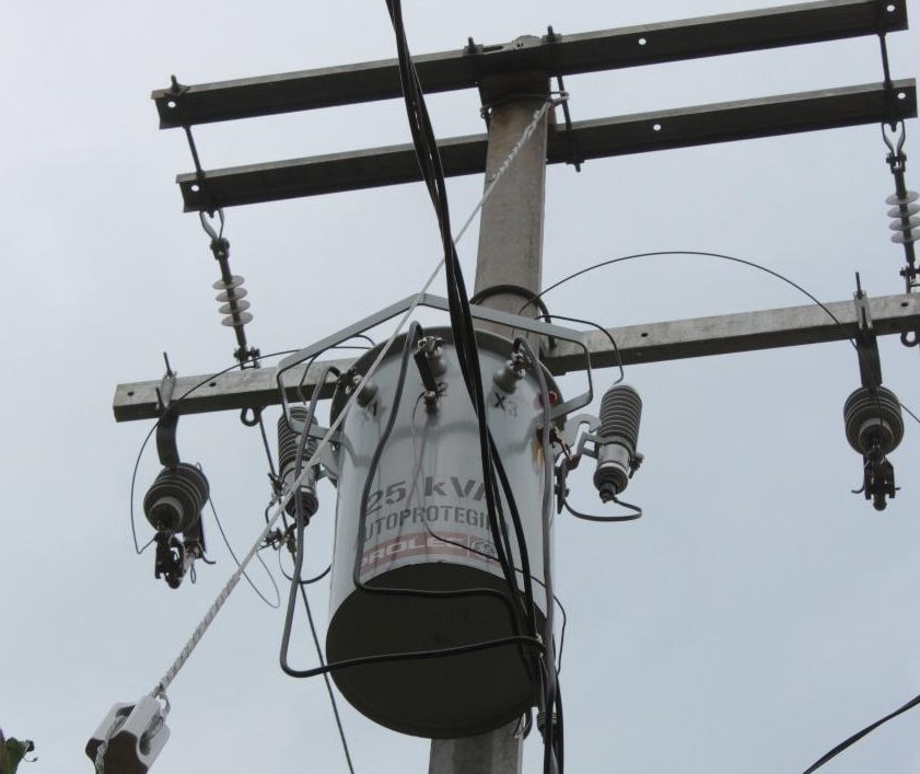 Ayuntamiento de Ixtaczoquitlán inicia obra de electrificación en Rincón Tuxpanguillo