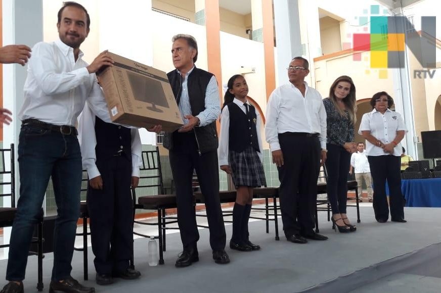 Se han mejorado 320 escuelas del municipio de Veracruz: Gobernador Yunes