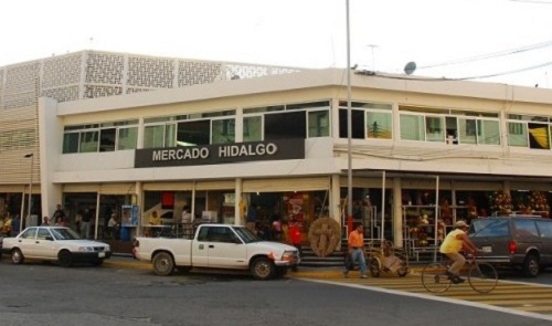 Ciudadanos exigen reparen calles de las inmediaciones del mercado Hidalgo del municipio de Veracruz