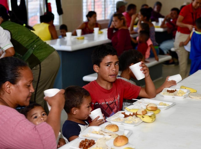 Gobiernos federal y de Chiapas atienden a migrantes centroamericanos