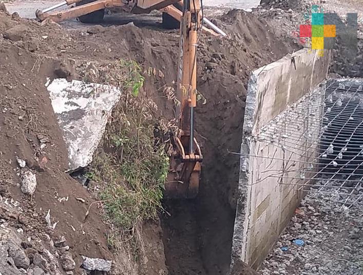 Rehabilitan muro de contención en Tierra Blanca para evitar inundaciones