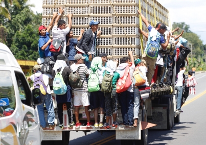 Diario propone un Plan Marshall para frenar caravanas de migrantes