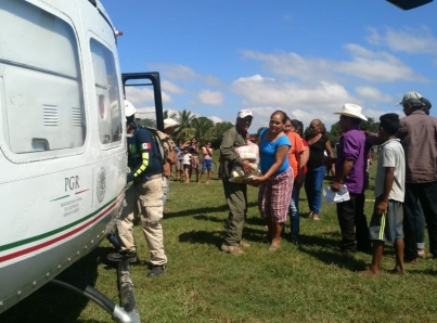 Helicópteros de PGR trasladan 11 toneladas de víveres a Sinaloa y Nayarit