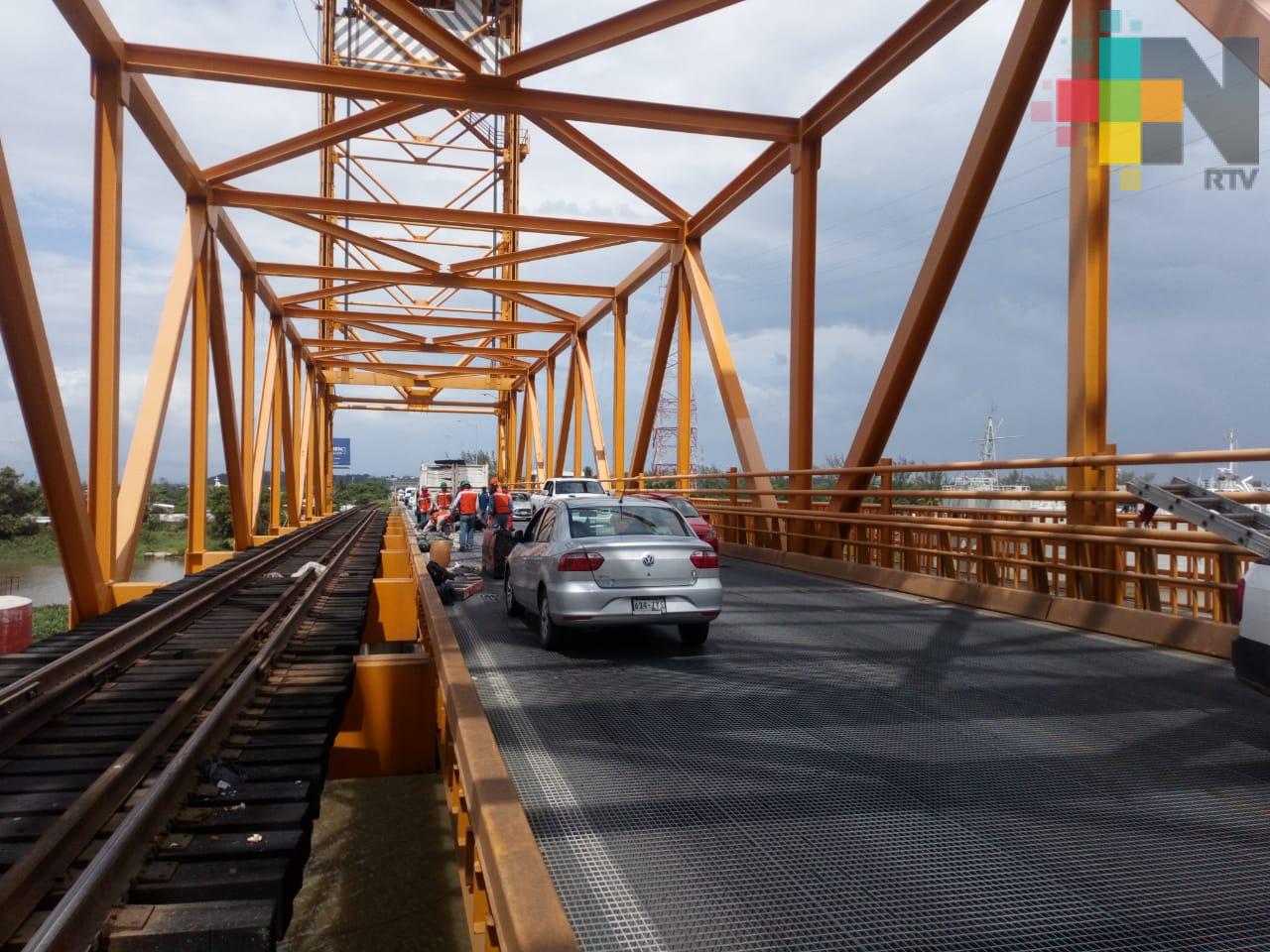 Puente Coatzacoalcos, la vía más utilizada hacia la zona industrial