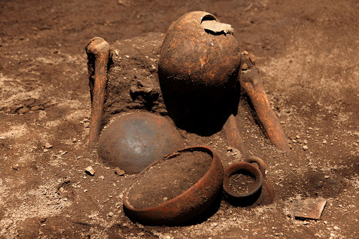 Arqueólogos del INAH exploran restos de una aldea teotihuacana de mil 700 años, en Coyoacán