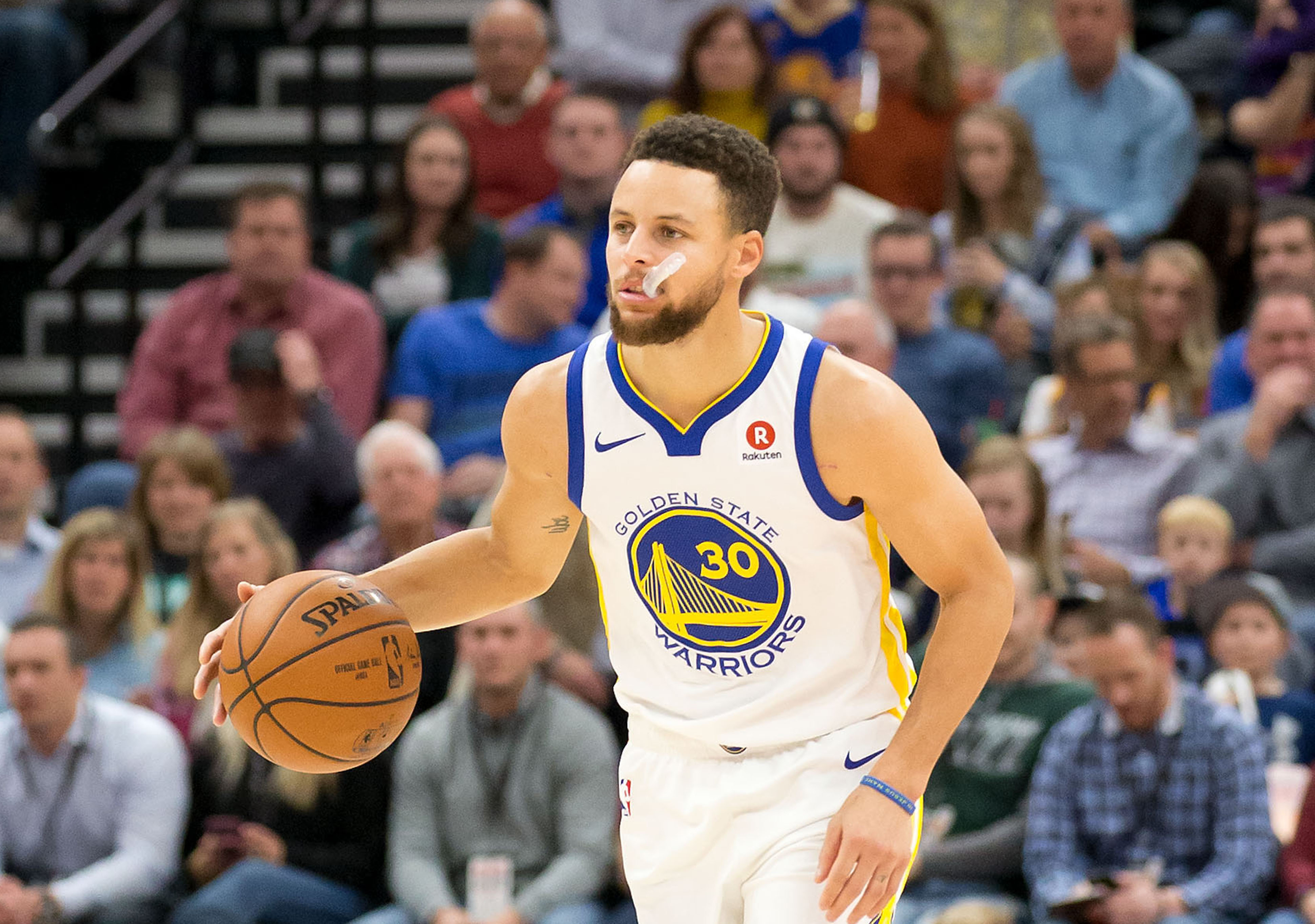 Stephen Curry brilla con 51 puntos en triunfo de Warriors