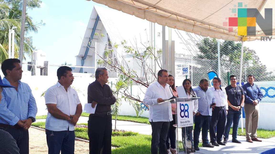 Alcalde inaugura parque en colonia de Boca del Río; avenida Urano en unas semanas