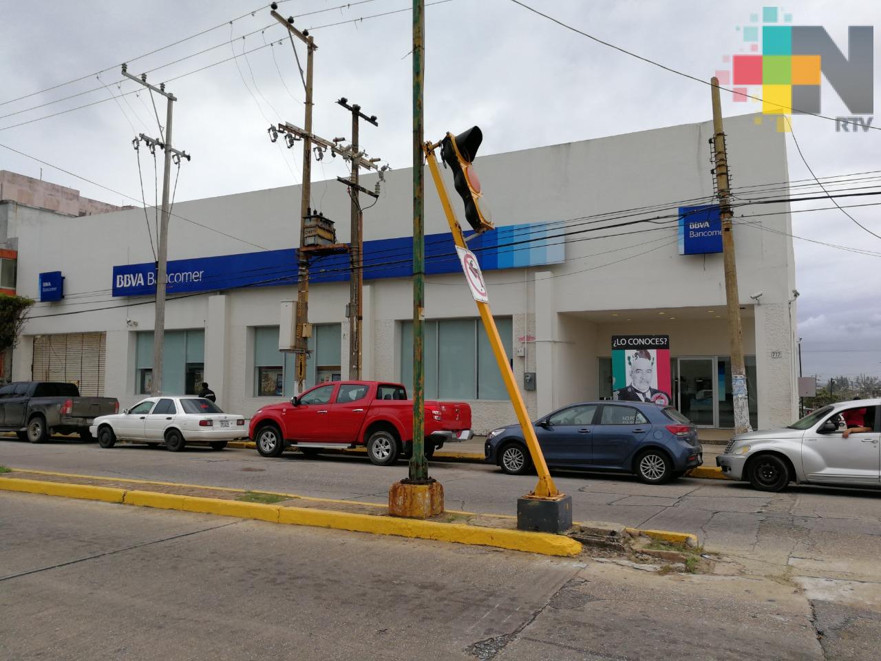 Fuertes vientos dañan estructuras de semáforos en municipio de Veracruz