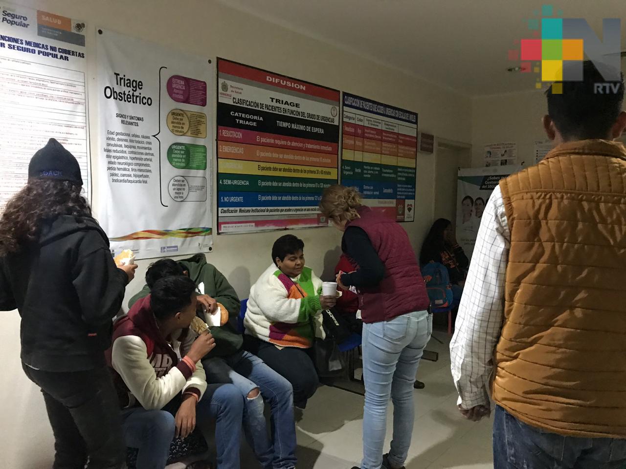 Jóvenes de Tierra Blanca llevan comida a familiares de pacientes en hospitales