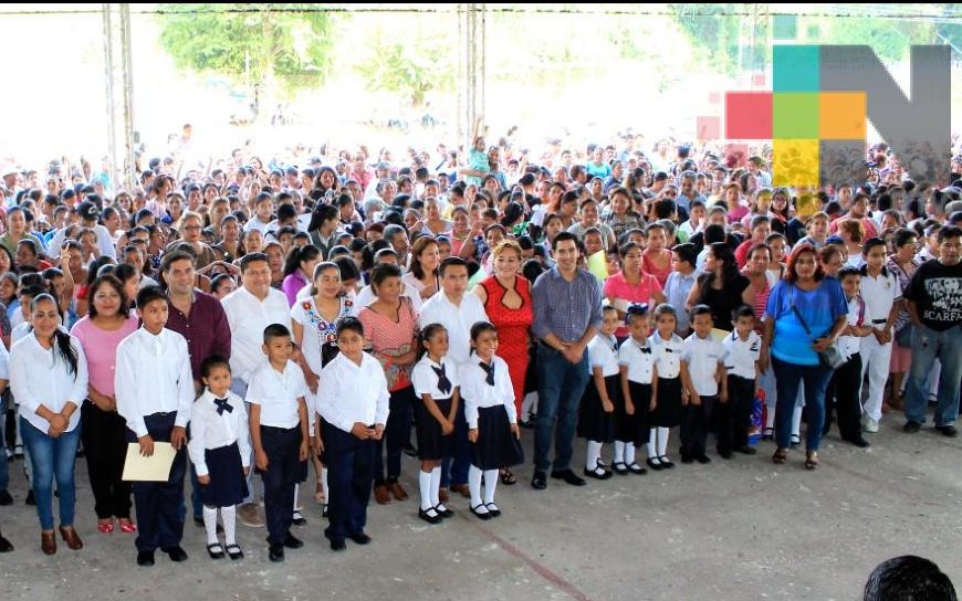 Inicia pago de becas en Papantla