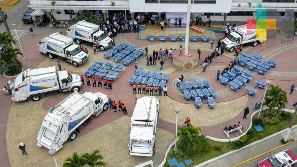 Ayuntamiento de Tuxpan adquiere camiones y uniformes para trabajadores de limpia pública
