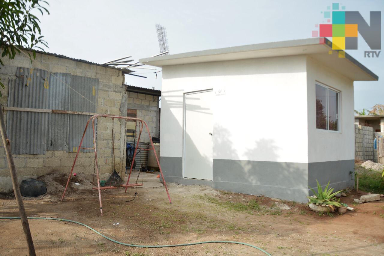 Alcalde de Veracruz realiza primera entrega de dormitorios a familias de escasos recursos