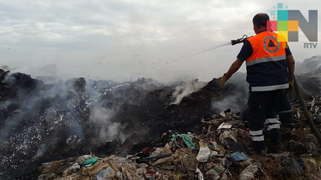 Controlan incendio de basurero municipal de Veracruz