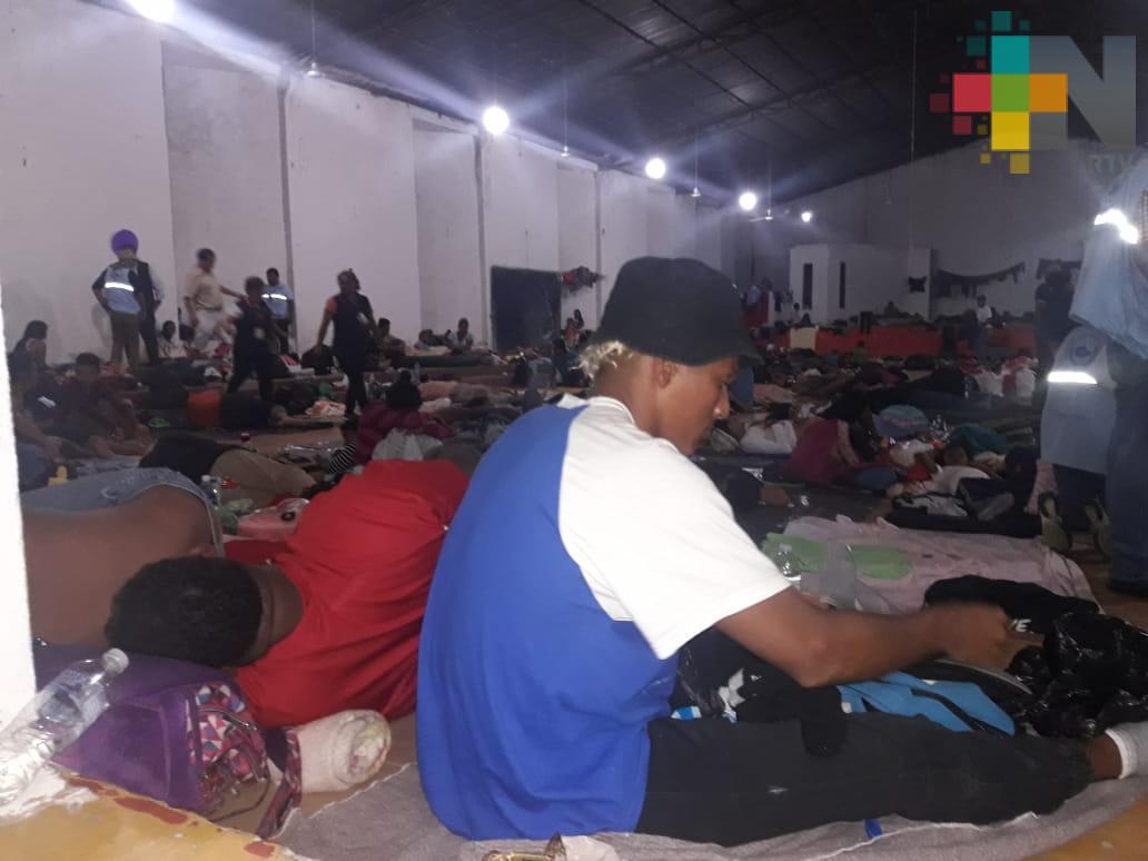 Tierra Blanca albergó caravana de migrantes