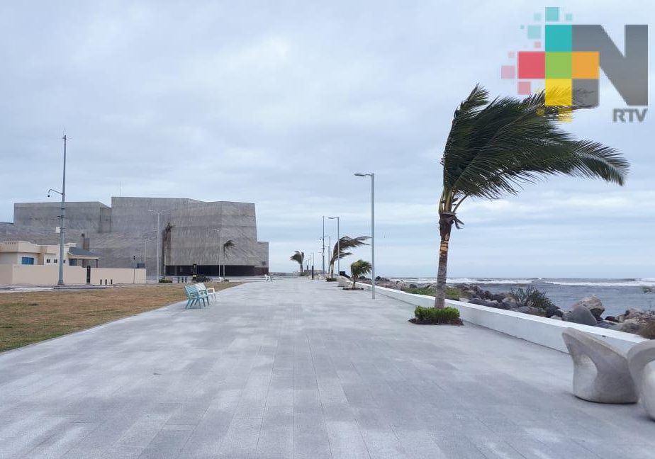 Playas de Boca del Río continúan cerradas a los bañistas