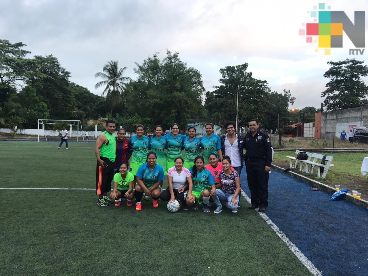 Partido de fútbol soccer entre mujeres promueve la prevención del delito