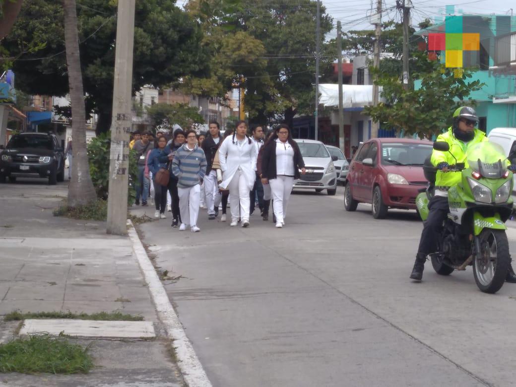 Estudiantes de Medicina de la UV realizan marcha silenciosa en memoria de Valeria Cruz