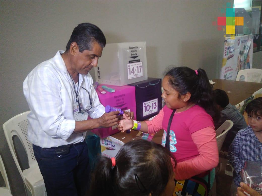 Plaza Acuario registra importante participación de niños y jóvenes en consulta nacional