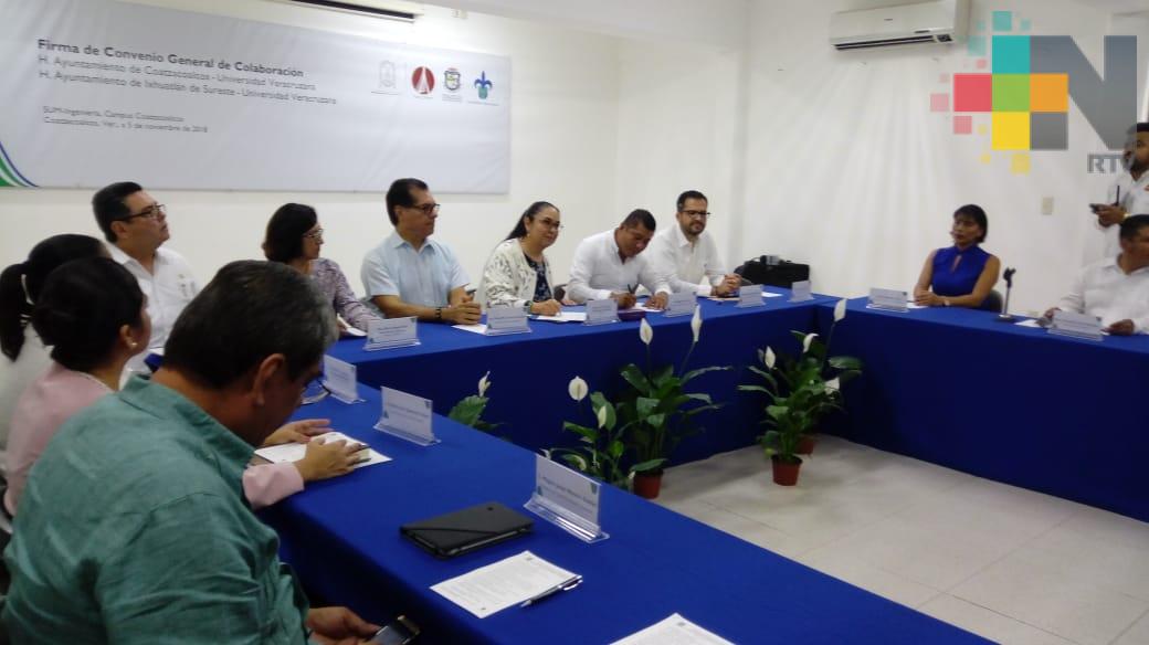 Firma UV convenios de colaboración con Ixhuatlán del Sureste y Coatzacoalcos