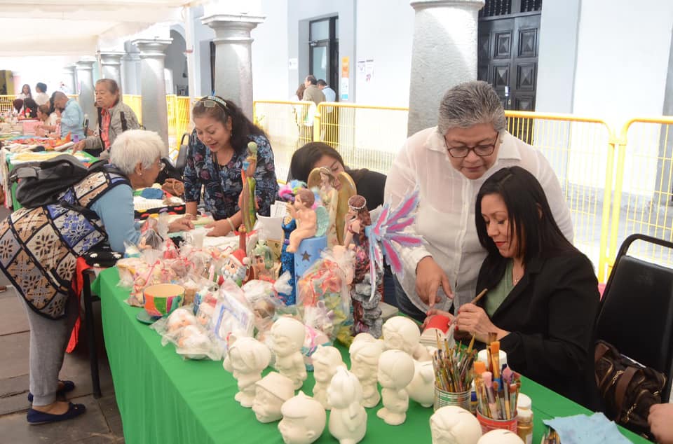 Realizan Bazar Navideño de los talleres del adulto mayor del DIF municipal de Veracruz