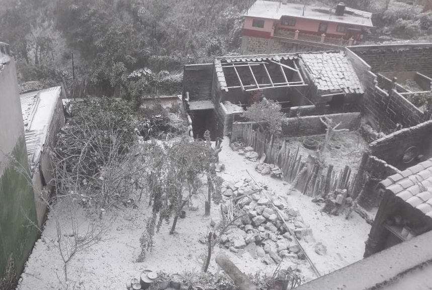 Varios municipios, de las zonas de Perote y Misantla, registraron caída de nieve y agua nieve