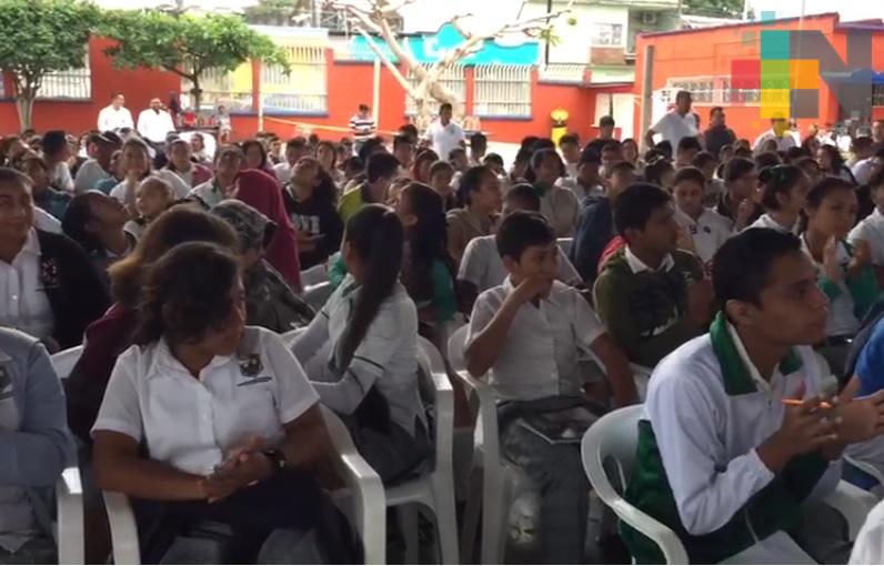 Conferencias sobre la prevención de adiciones se imparten en Tierra Blanca