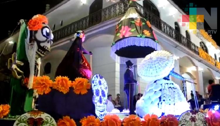 En Tantoyuca realizan primer desfile de Catrinas y Catrines