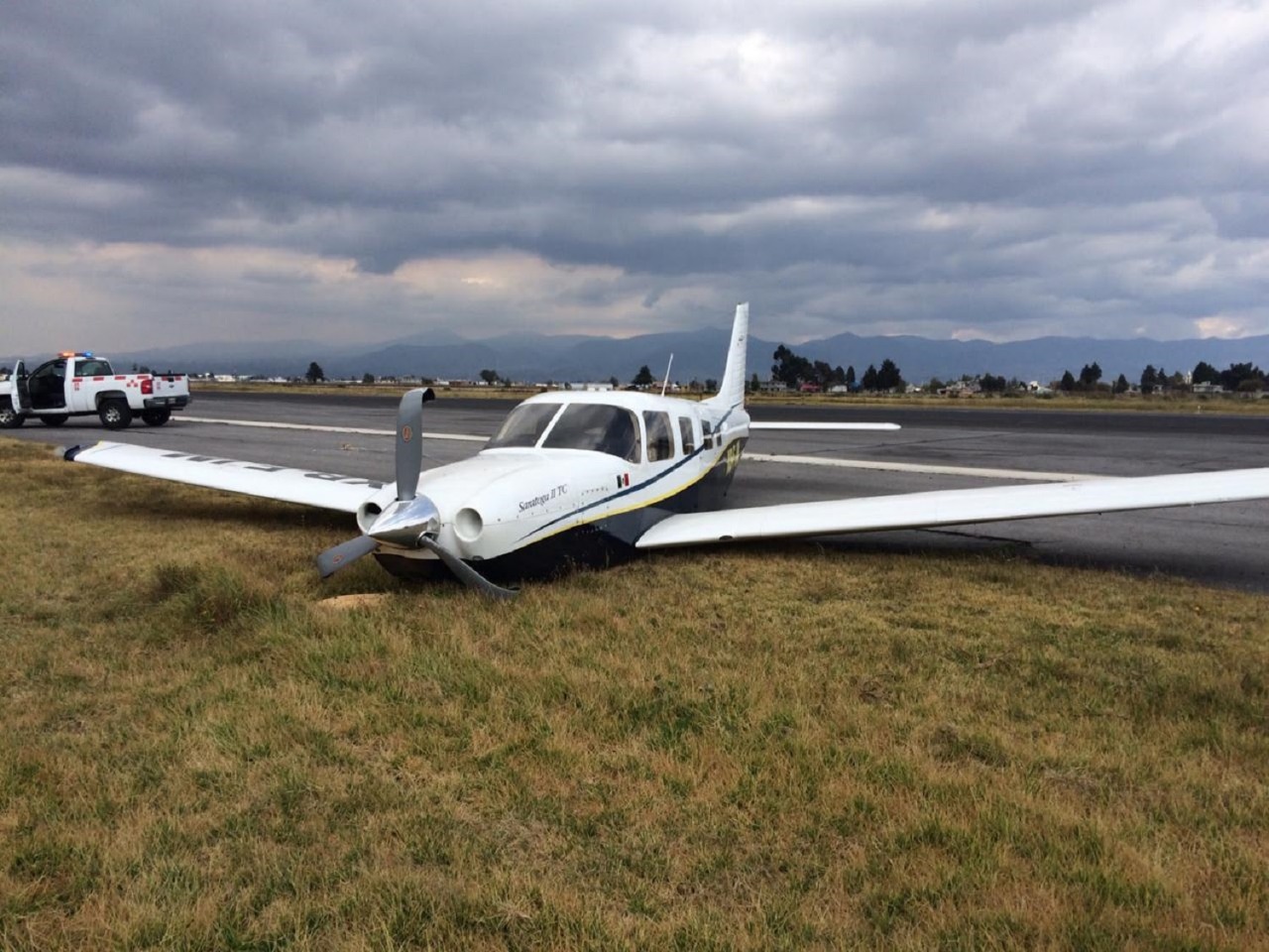 Cierra operaciones aeropuerto de Toluca por despiste de aeronave privada