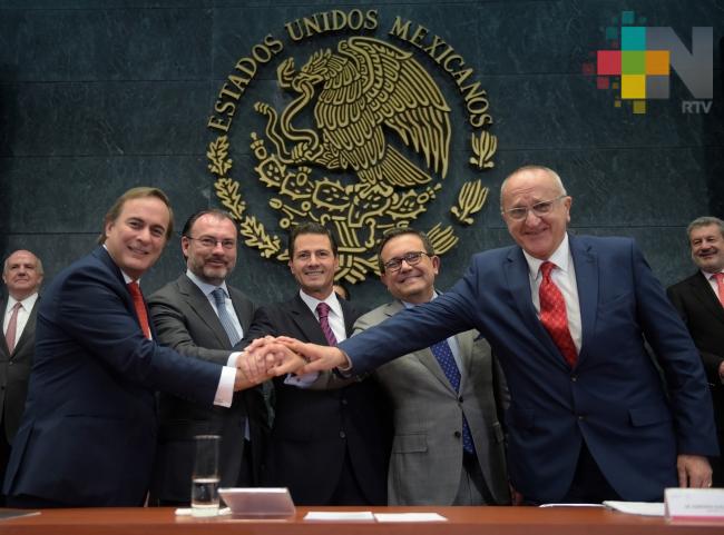 Peña Nieto destaca renegociación de tratado comercial con apoyo de próximo gobierno