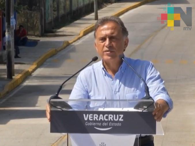 Inaugura el gobernador Yunes Linares obras carreteras en Teocelo