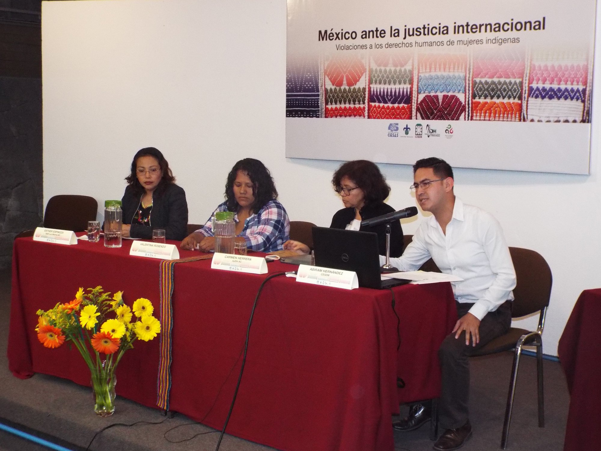 Realizaron mesa de discusión sobre “México ante la justicia internacional: Violaciones a los derechos de las mujeres indígenas”